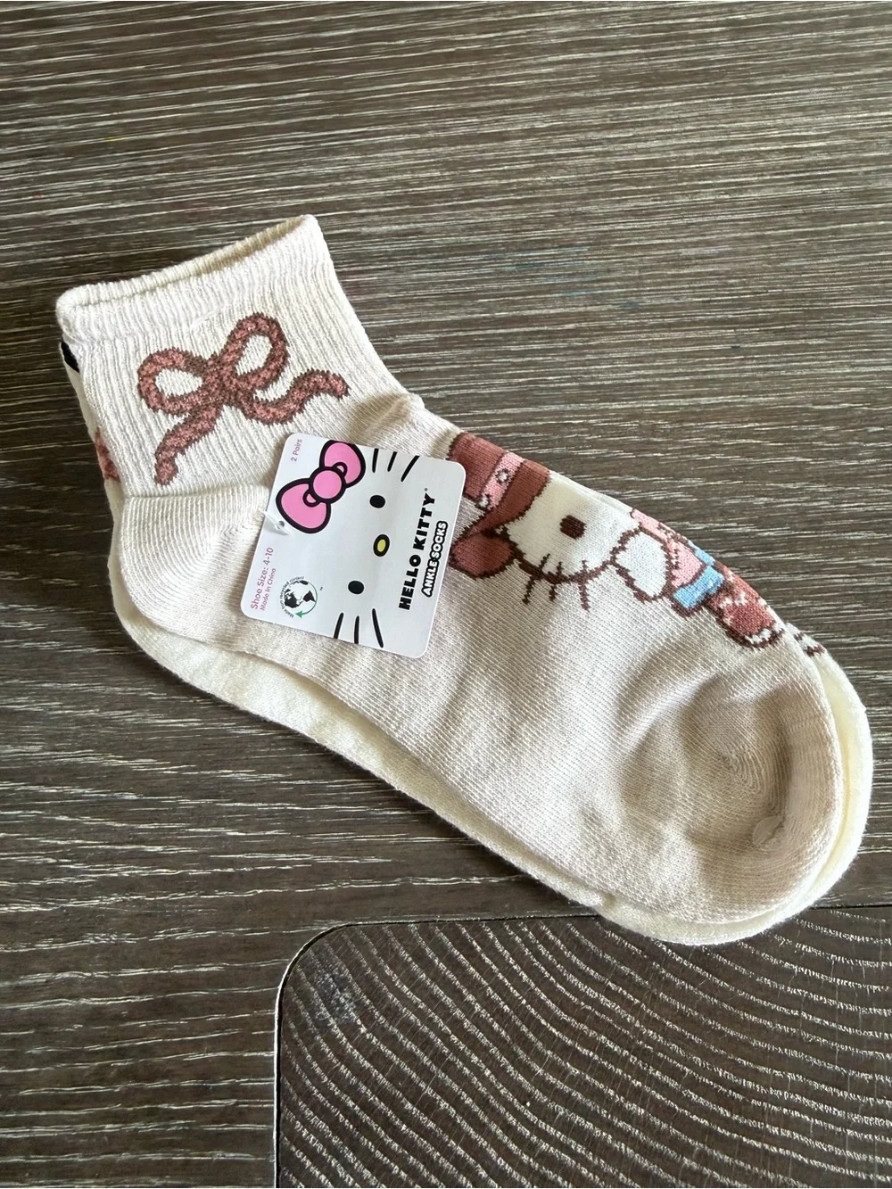 NWT Hello Kitty Cream crew Socks with Pink Bow Detail 2 pairs